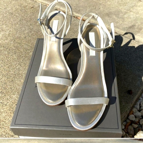 π 2X HOST PICK π BCBG MaxAzria MaβPalace Satin Open Toe Heels - Picture 8 of 15